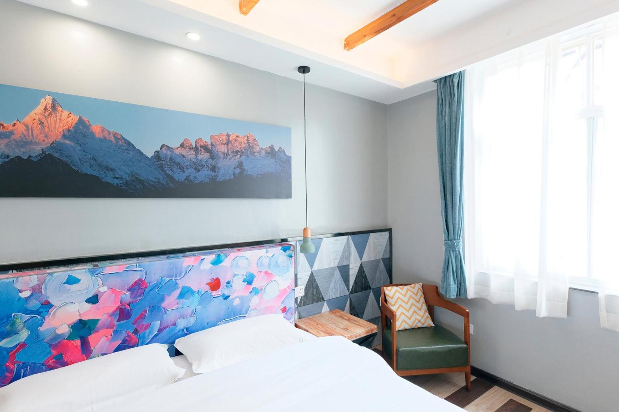 The Cloudland International Youth Hostel Close To The City Center,10 Min Walks To The Subway, Close To The Night Market, Old Street, Green Lake, English-Speaking Service, Free Activity Convenient Payment And Visa Cards Are Accepted Côn Minh Ngoại thất bức ảnh