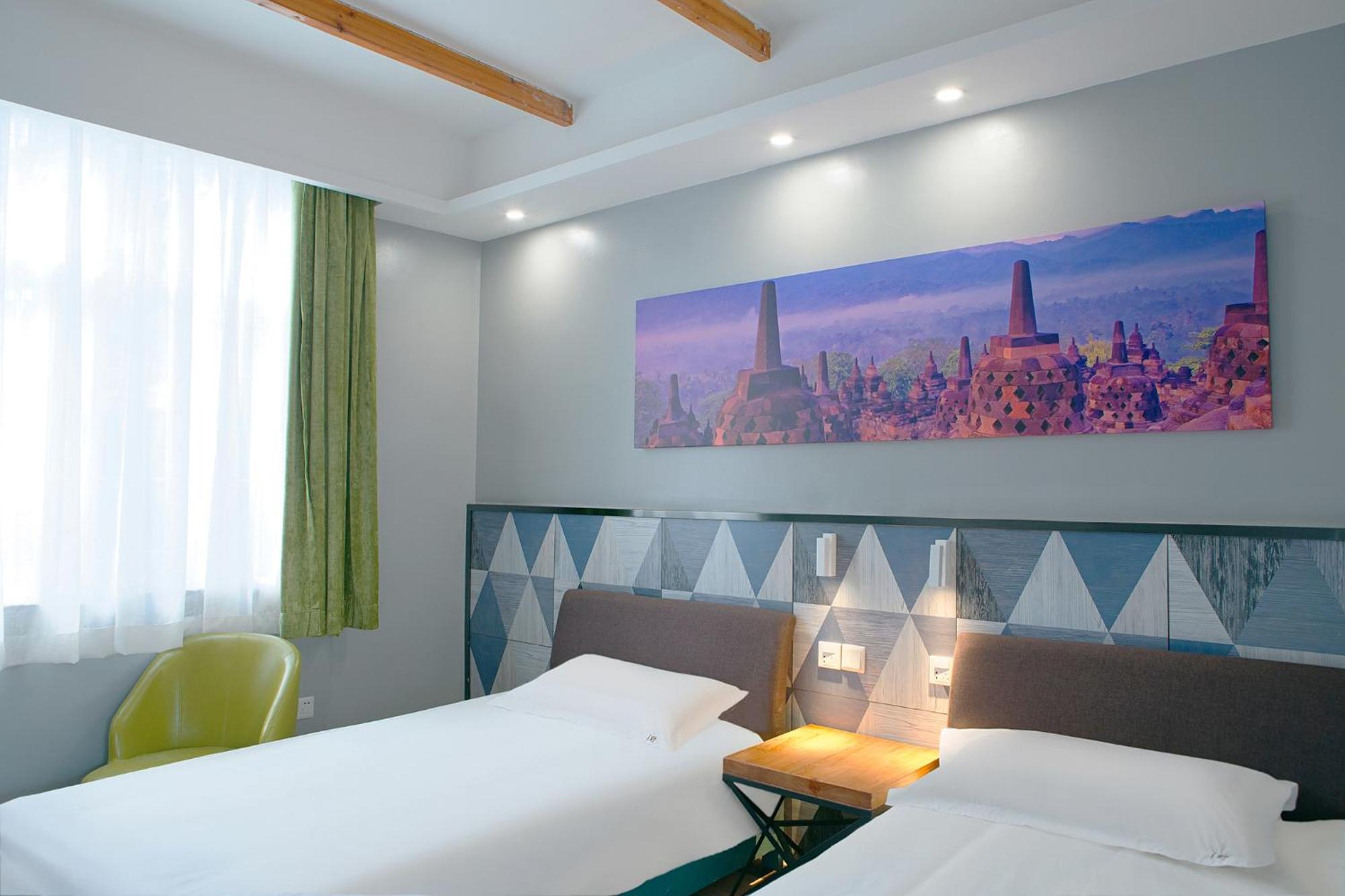 The Cloudland International Youth Hostel Close To The City Center,10 Min Walks To The Subway, Close To The Night Market, Old Street, Green Lake, English-Speaking Service, Free Activity Convenient Payment And Visa Cards Are Accepted Côn Minh Ngoại thất bức ảnh