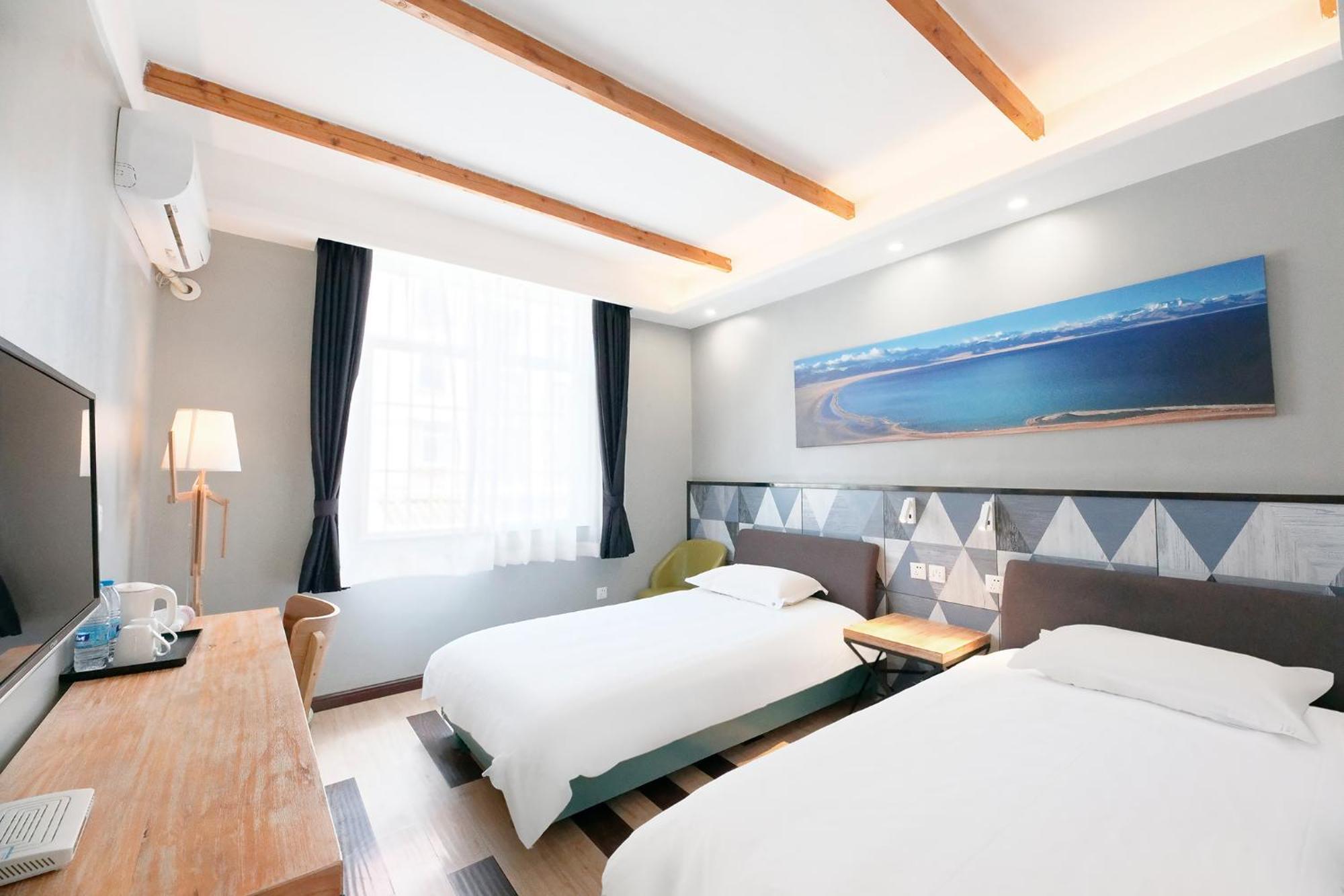 The Cloudland International Youth Hostel Close To The City Center,10 Min Walks To The Subway, Close To The Night Market, Old Street, Green Lake, English-Speaking Service, Free Activity Convenient Payment And Visa Cards Are Accepted Côn Minh Ngoại thất bức ảnh