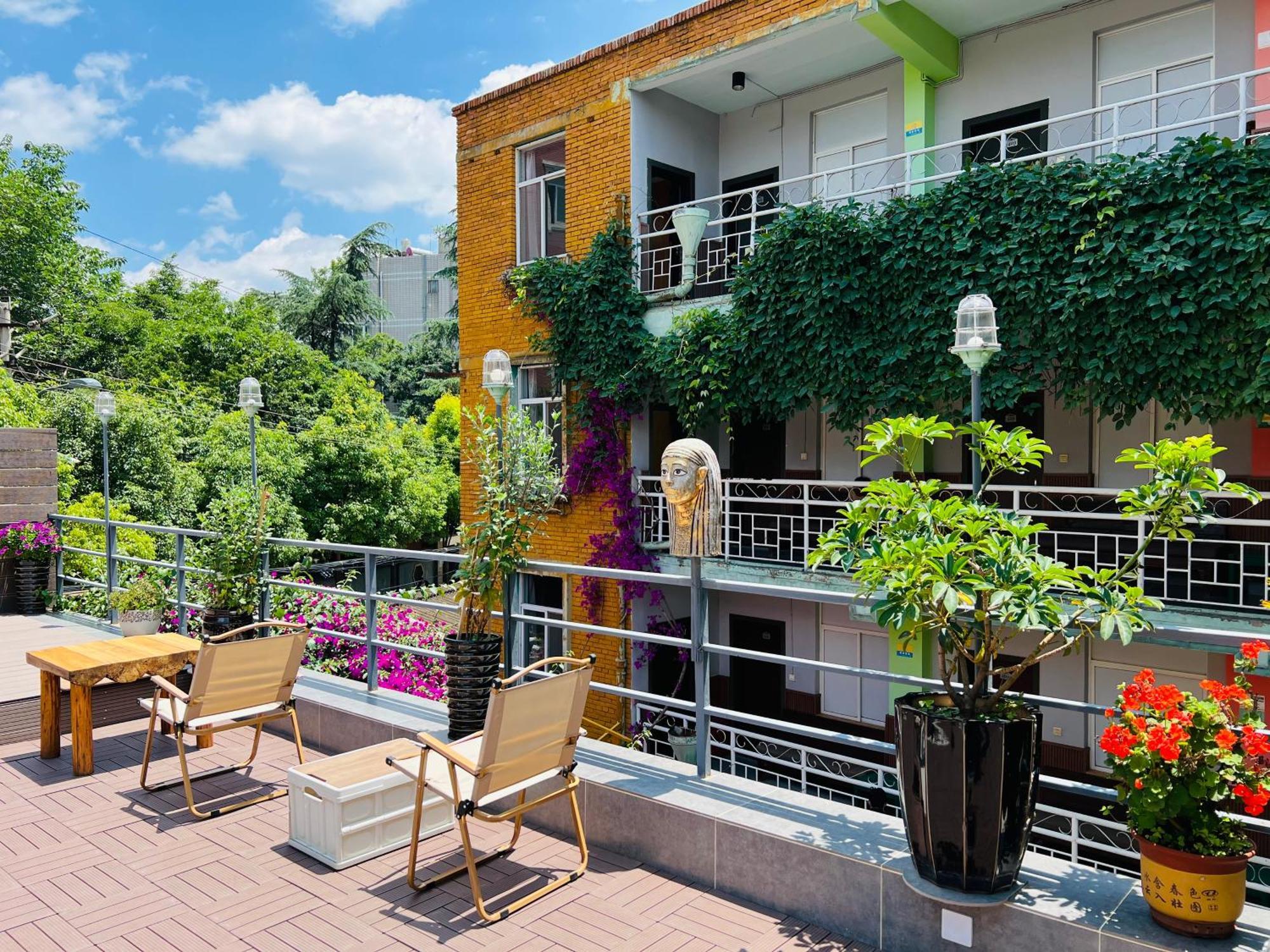 The Cloudland International Youth Hostel Close To The City Center,10 Min Walks To The Subway, Close To The Night Market, Old Street, Green Lake, English-Speaking Service, Free Activity Convenient Payment And Visa Cards Are Accepted Côn Minh Ngoại thất bức ảnh